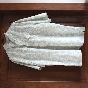 Men's short sleeve button down shirt, tropical design, size XLT, silky feel